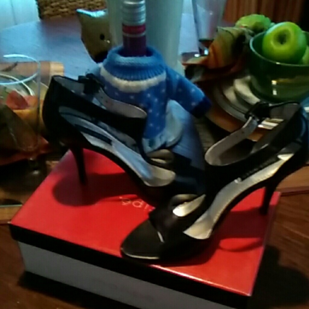 Shoes - Picture 3 of 3